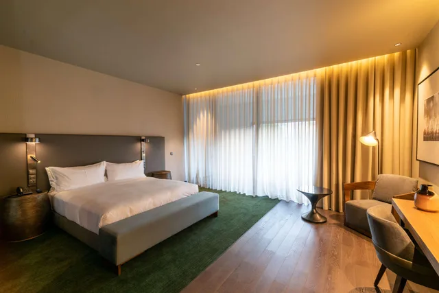 غرفة ديلوكس بسرير مزدوج بشرفة، Hilton Porto Gaia 3/10