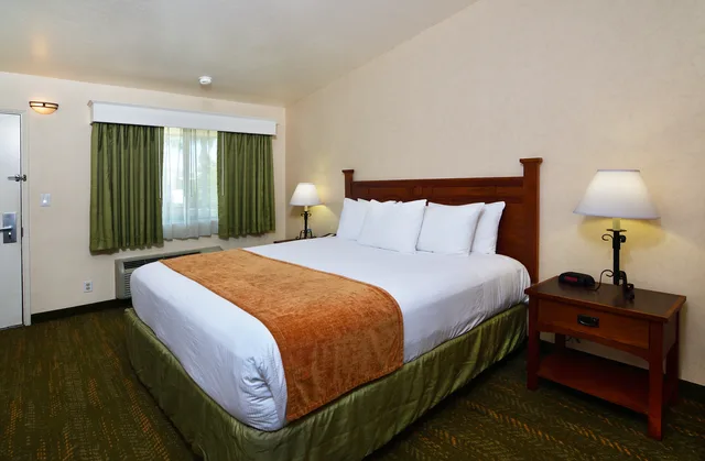 Suite, Double Bed, Lamplighter Inn Suites At Sdsu 1/2