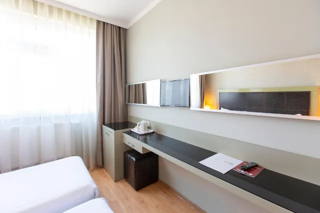 غرفة ثلاثية بسرير مزدوج وسريرين منفصلين، Hotellino 2/2