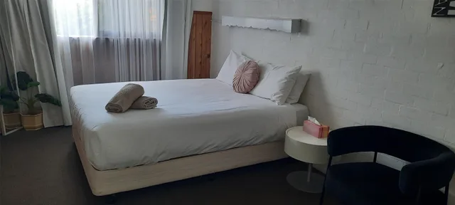 غرفة قياسية بسرير كوين، Best Western Colonial Village Motel 1/1