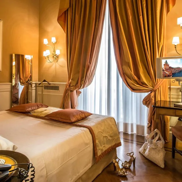 جناح، Hotel Corona d Oro 1890 1/3