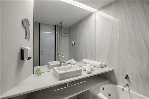 جناح جونيور، Sea You Hotel Port Valencia 1/1