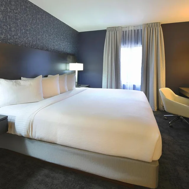 جناح بسرير كينج وسريرين كوين بغرفتي نوم بحوض استحمام لذوي الإعاقة، STAYBRIDGE SUITES LITTLE ROCK - MEDICAL CENTER 1/4