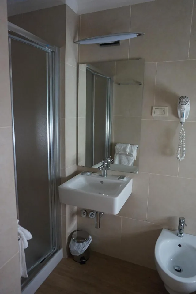 غرفة رباعية، Hotel Aurora 3/5