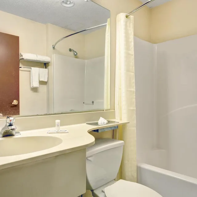 غرفة بسريرين كوين، Microtel Inn &amp; Suites by Wyndham Union City/Atlanta Airport 8/8