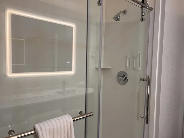 جناح بسرير كينج مع أريكة، Comfort Suites Louisville Airport 8/8