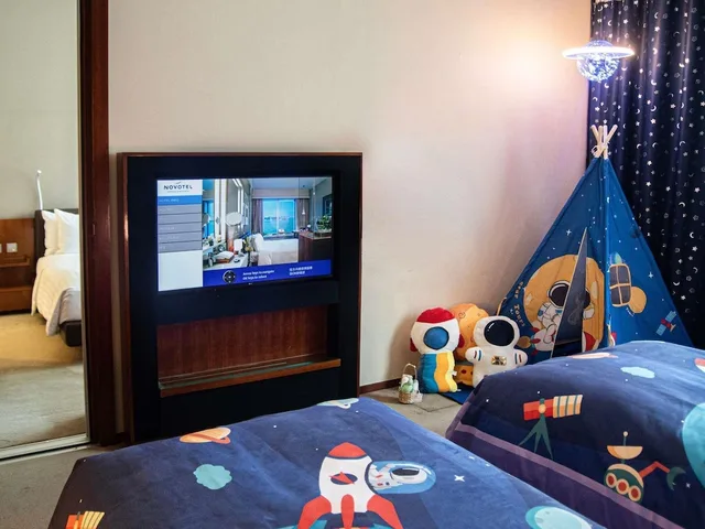 غرفة عائلية بسرير كوين وسريرين منفصلين لذوي الإعاقة، Novotel Citygate Hotel Hong Kong 3/7