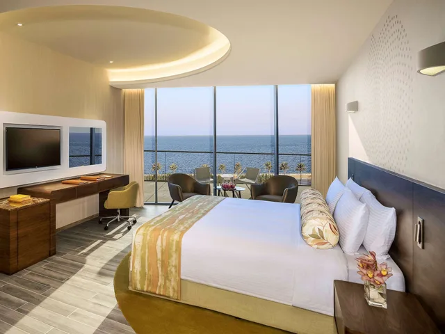 Deluxe, King Bed, Partial Palm Sea View, Balcony، The Retreat Palm Hotel Dubai - MGallery Collection 3/10