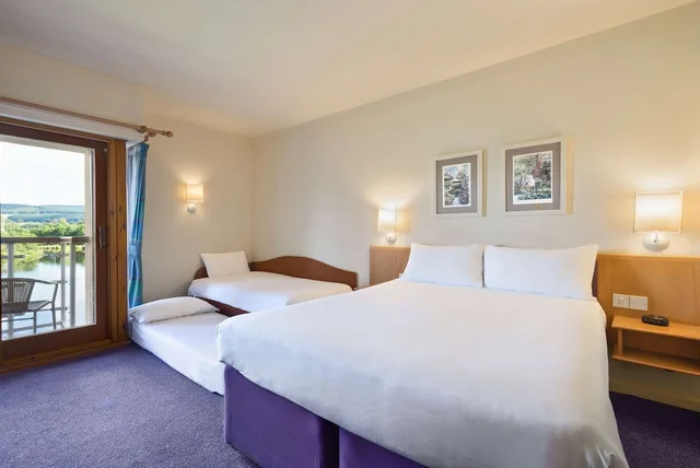 غرفة بسرير كينج مع أريكة، Days Inn by Wyndham Lockerbie Annandale Water 2/6