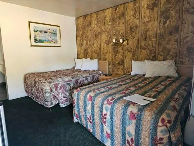 غرفة بسريرين كوين بمطبخ صغير للمدخنين، Discovery Inn Vallejo I 80 Near Napa CA 2/3