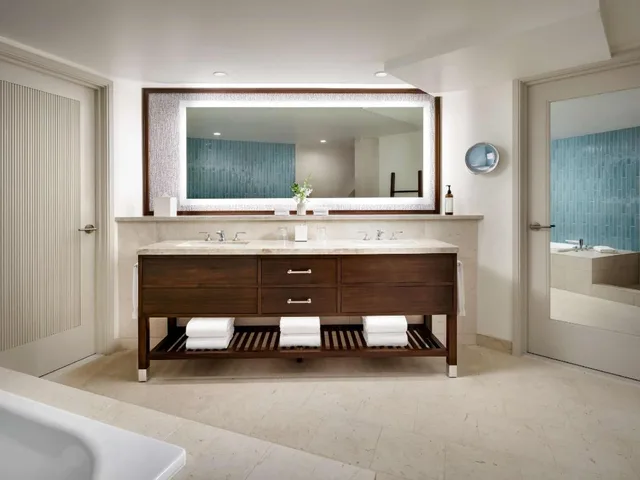 Deluxe, Suite, 2 Double Beds, Sunset View, Ocean View, Sofa, Wraparound Lanai, Corner، Fairmont Kea Lani Maui 3/3
