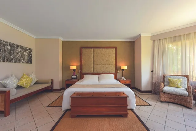Junior Suite, Family, 1 King and 1 Single Beds, Beach Front، Dinarobin Beachcomber Golf Resort and Spa 2/3