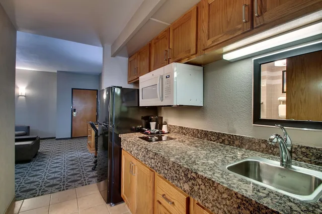 2 Rooms, Suite, King Bed, Sofa, Kitchen, High Floor, Drury Inn and Suites Albuquerque North 4/5