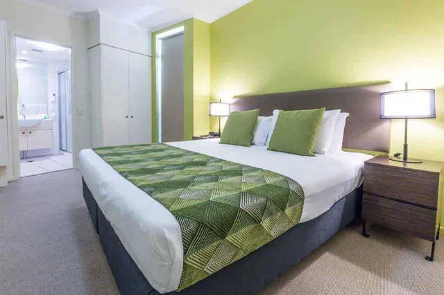 شقة بسرير كوين وسريرين منفصلين بغرفتي نوم، RAMADA BY WYNDHAM MARCOOLA BEACH 3/5