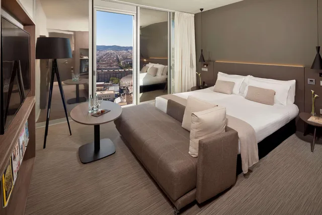 غرفة بسرير مزدوج بإطلالة على المدينة، The Level at Melia Barcelona Sky 5/10