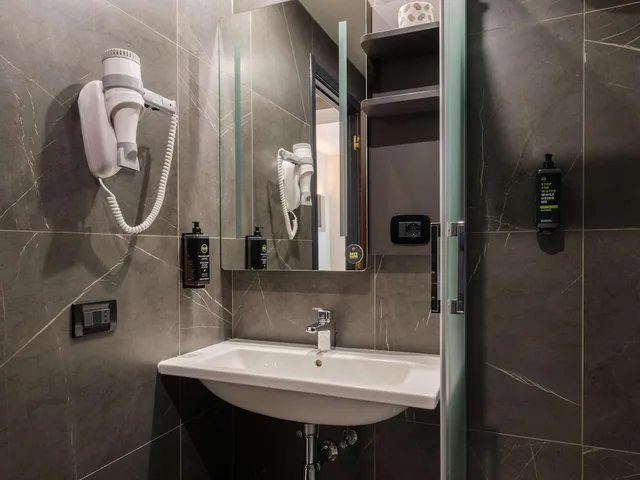 غرفة سوبيريور بسرير كوين، B&B Hotel Faenza 6/7