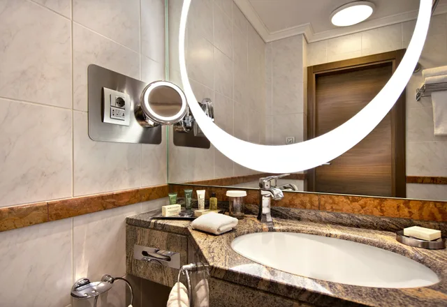 Guest Room, King Bed, Hilton Milan Hotel 12/13