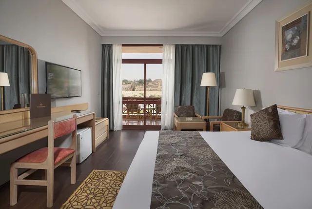 جناح جونيور بسرير كينج بإطلالة على النهر، Pyramisa Island Hotel Aswan 5/7