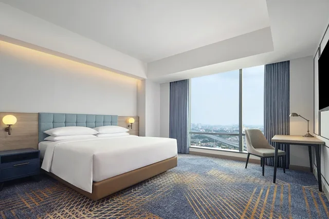 جناح بريميير بسرير كينج بإطلالة، Four Points by Sheraton Bekasi 2/3