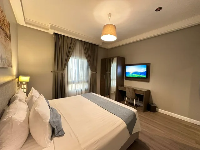 جناح جونيور، كورنيش لورين سويتس(Loren Suites Corniche) 1/1