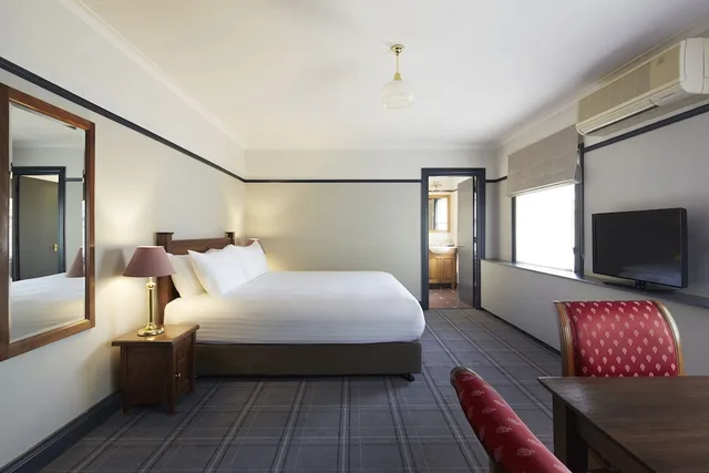 Deluxe King Room, Brassey Hotel 1/5