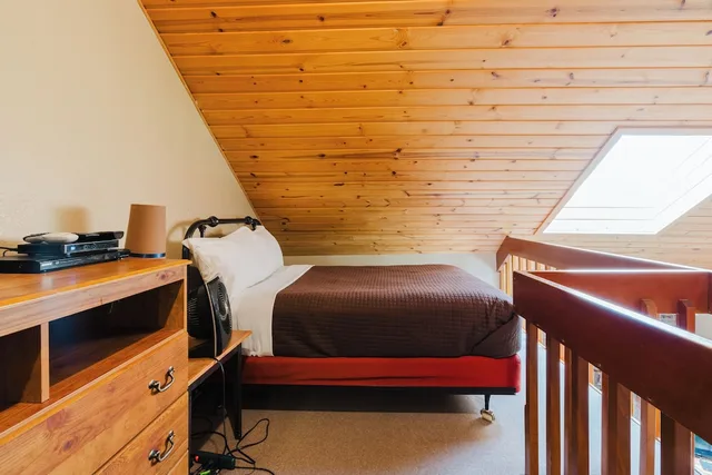 Loft, Suite, 1 Queen and 2 Double Beds, 1 Queen and 1 Single Bed، Alta Crystal Resort by Gravity Haus 2/5