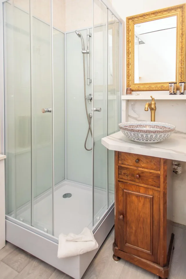غرفة ثلاثية، Hotel Continental 5/5