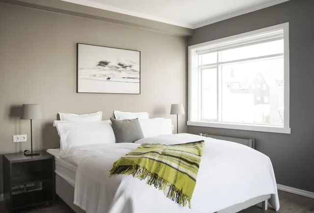 جناح جونيور، Hotel Odinsve 3/12
