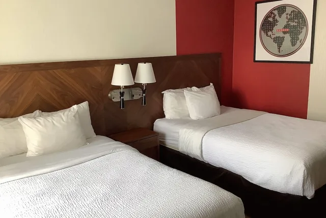 غرفة بسريرين مزدوجين، Ramada by Wyndham Arnprior 3/4