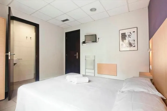 غرفة قياسية بسرير مزدوج، Hostal DingDong Putxet 1/9