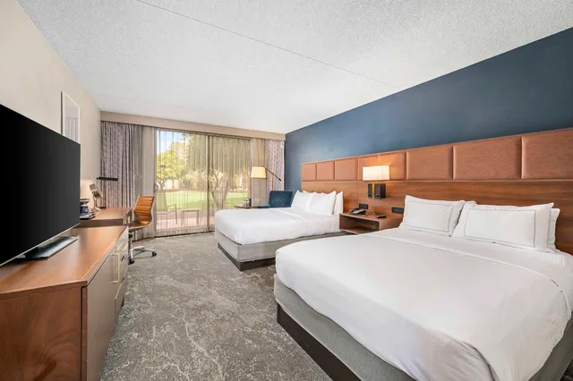 غرفة بسريرين كوين بإطلالة على الفناء، DoubleTree by Hilton Hotel Tucson - Reid Park 1/5