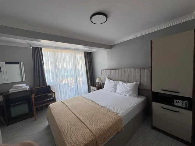 غرفة ديلوكس بسرير مزدوج بإطلالة على البحر، Airport Kumsal Otel 4/10