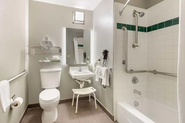 غرفة بسريرين كوين بحوض استحمام للمدخنين لذوي الإعاقة، Best Western Near Lackland Afb/Seaworld 4/4