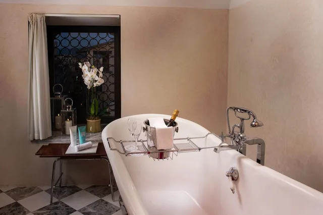 Monalda, Tower, Suite, Double Bed، NH Collection Firenze Porta Rossa 4/4