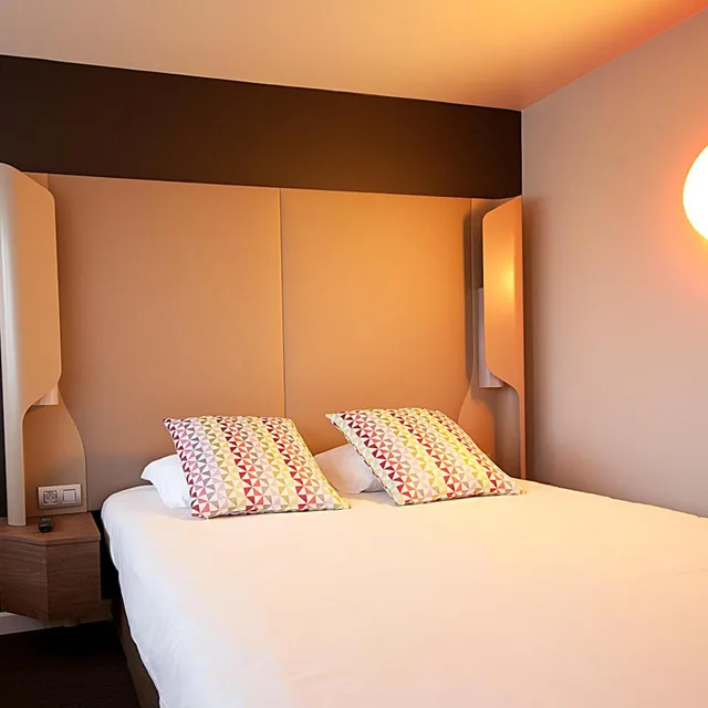 Room, Double Bed, Hotel Campanile Clermont Ferrand Sud - Aubiere 3/8