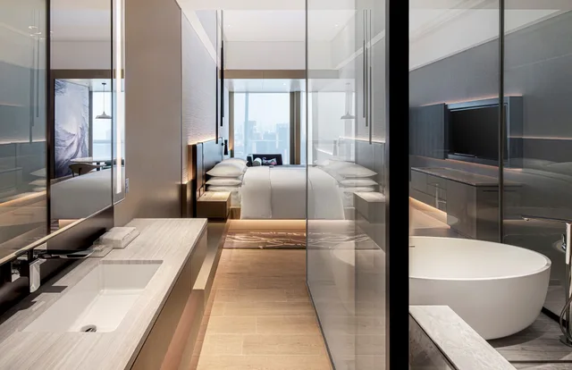 Room, King Bed, Bay View، Renaissance Shenzhen Bay Hotel 7/10