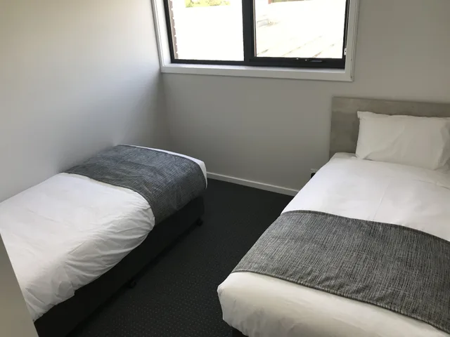شقة بثلاثة أسرّة وسريرين كوين بـ3 غرف نوم بمطبخ، Seabrook Motel 4/7