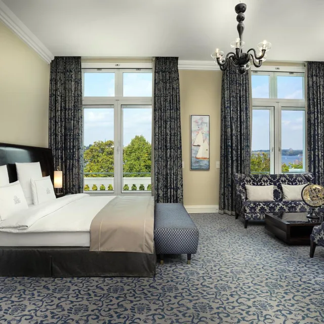غرفة ديلوكس بسرير كينج بإطلالة على البحيرة، Hotel Atlantic Hamburg, Autograph Collection 3/8