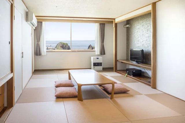 غرفة يابانية بفرشتي فوتون بحمام مشترك في طابق مرتفع، Shiretoko Yuhi No Ataruie Onsen Hostel 2/3