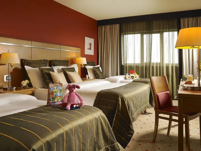 غرفة سوبيريور عائلية بسرير مزدوج وسريرين منفصلين، Clayton Hotel Liffey Valley 6/9