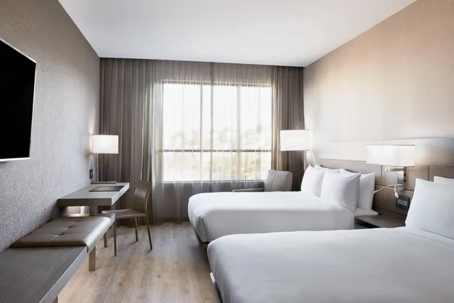 Room, 2 Queen Beds, Partial Water View, Accessible، Ac Hotel Portland Downtown Waterfront By Marriott 1/4