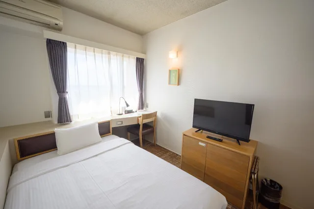 Semi Room, Semi Double Bed، Hotel Emerald Isle Ishigakijima 1/2
