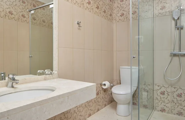Sol, Queen Bed, Pool View, Sol Tropikal Durres 3/3