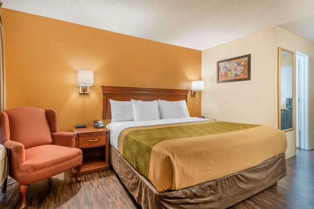 غرفة قياسية بسرير كينج، Econo Lodge Louisville Downtown 1/7