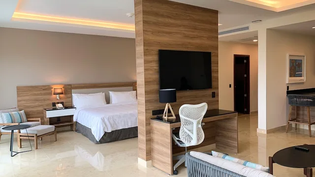 جناح بسرير كينج في الطابق العلوي، Holiday Inn and Suites Puerto Vallarta Marina and Golf 4/6