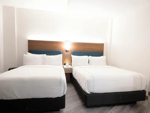 Premium, Queen Bed, Even Hotels Long Island City New York 5/10