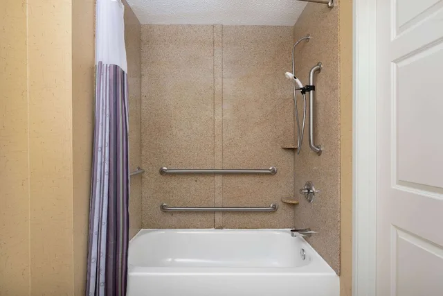 جناح بسرير كينج بغرفة نوم واحدة، La Quinta Inn Suites Warner Robins 6/7