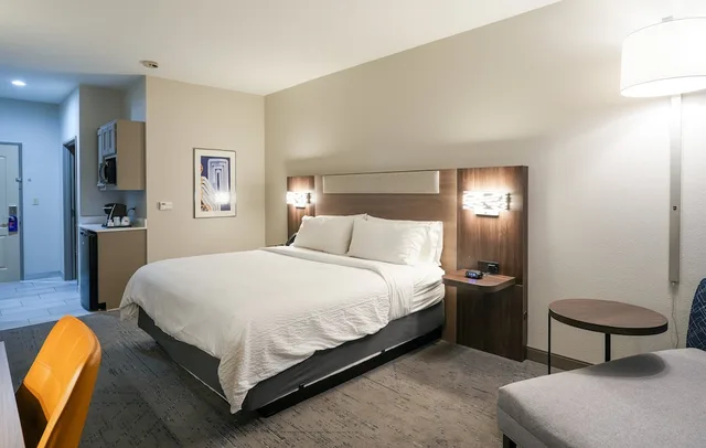 غرفة قياسية بسرير كينج، Holiday Inn Express Hotel And Suites Cedar Hill 3/9