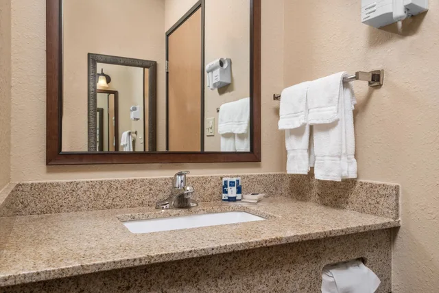 جناح سوبيريور بسرير كينج، AmericInn by Wyndham Detroit Lakes 3/3