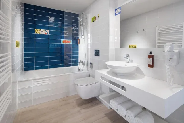 غرفة قياسية بسرير مزدوج أو سريرين منفصلين، Comfort Hotel Prague City East 3/4